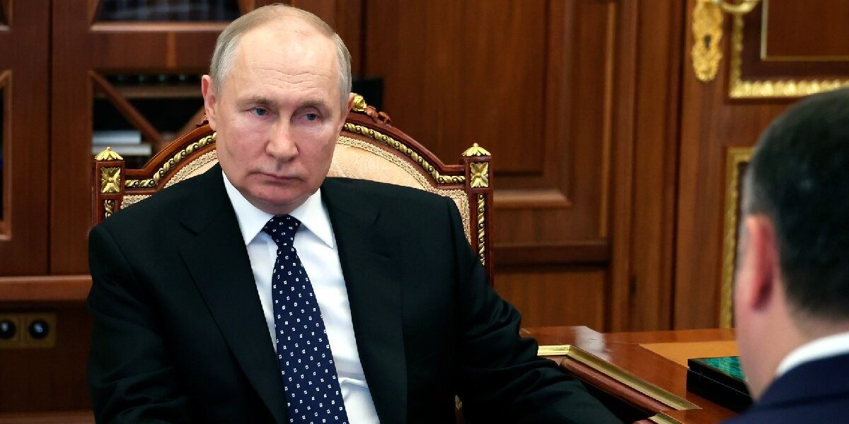 Фото: с сайта Кремля (http://static.kremlin.ru/media/events/photos/big2x/bJgF2fokk5iiHPASuAAZxtniuAtY92tJ.jpg)