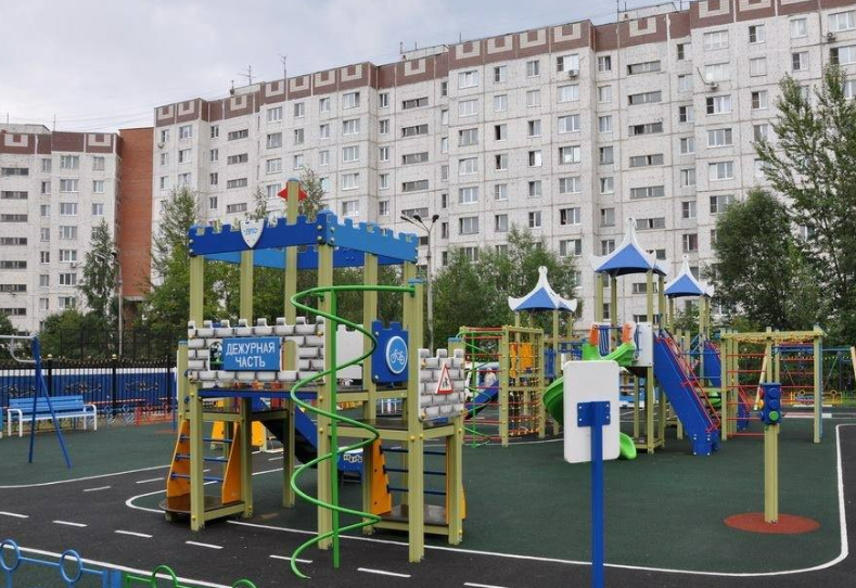 В каждом городе нашей страны, в более чем половине случаев, детская площадка напоминает город Припять после катастрофы на Чернобыльской АЭС.-2