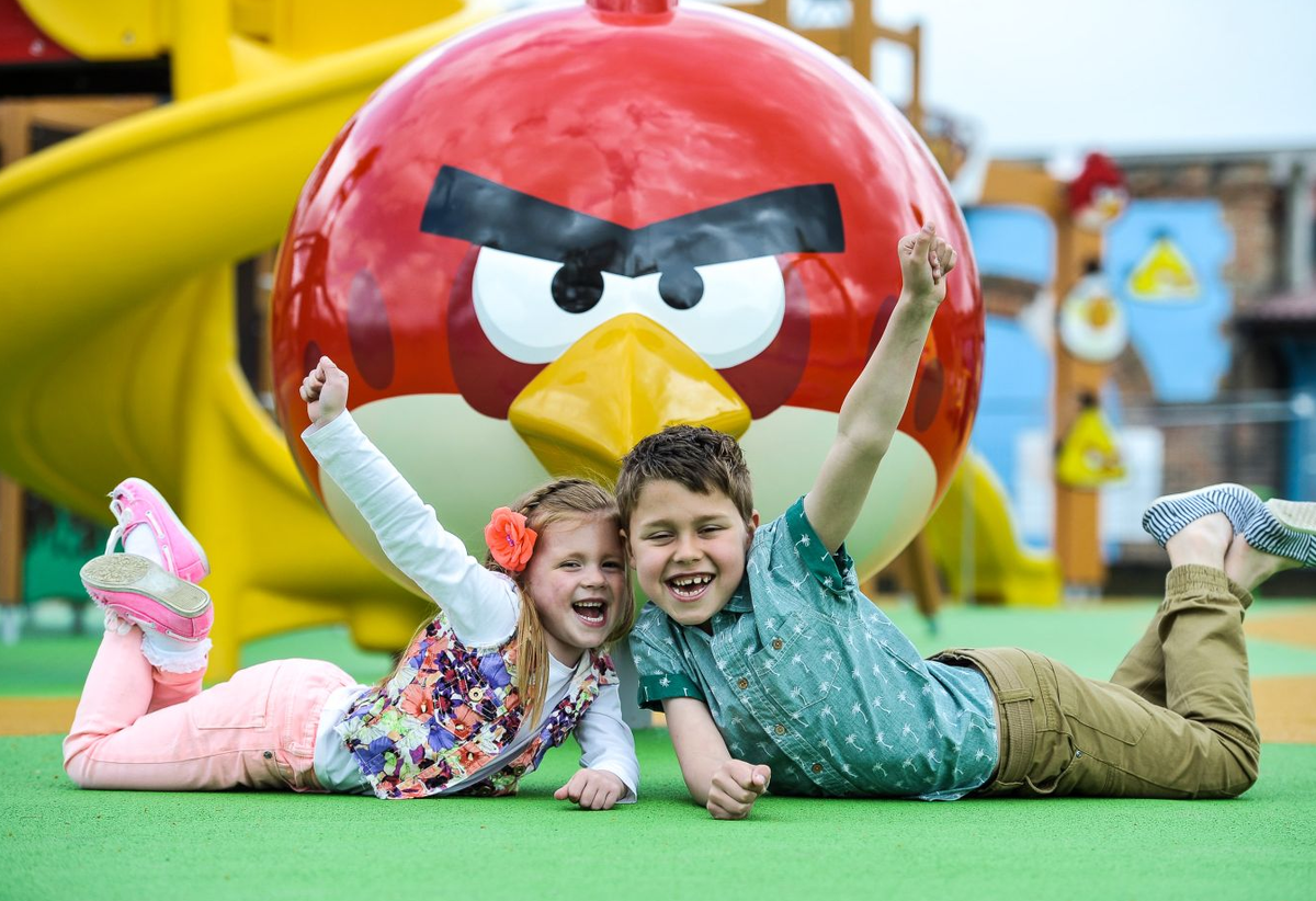 Начало развлечений. Angry Birds activity Park, Санкт-Петербург. Парк аттракционов Энгри бердз в СПБ. Энгри бердз парк. Аттракционы Энгри Бердс парк развлечений.