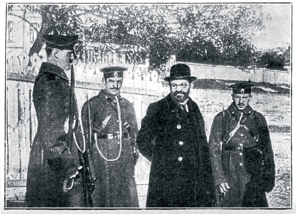 Мендель Бейлис под конвоем