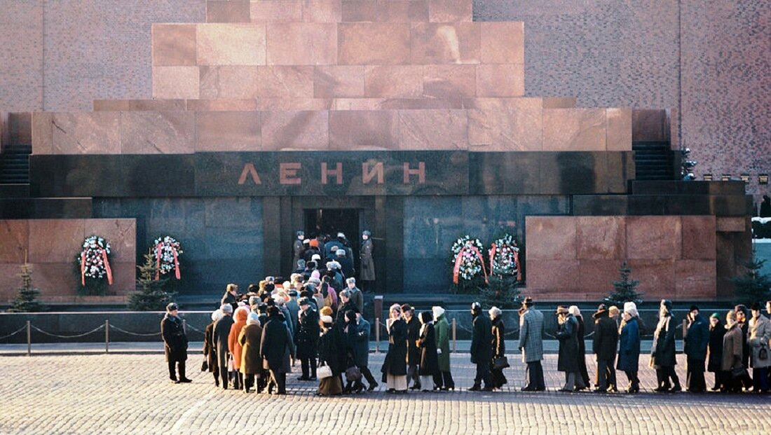 Ленин в мавзолей в москве