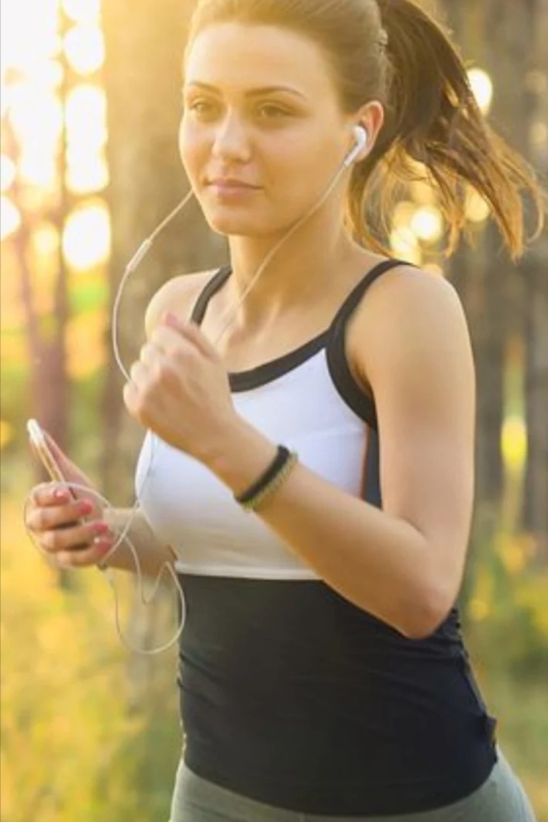 Source: https://pixabay.com/ru/photos/%D0%BB%D1%8E%D0%B4%D0%B8-%D0%B6%D0%B5%D0%BD%D1%89%D0%B8%D0%BD%D0%B0-%D0%BE%D1%81%D1%83%D1%89%D0%B5%D1%81%D1%82%D0%B2%D0%BB%D0%B5%D0%BD%D0%B8%D0%B5-%D1%84%D0%B8%D1%82%D0%BD%D0%B5%D1%81-2592247/