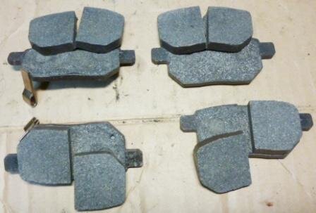 брак завода - ферродо плохо приклеено к основанию  еще фото>>>