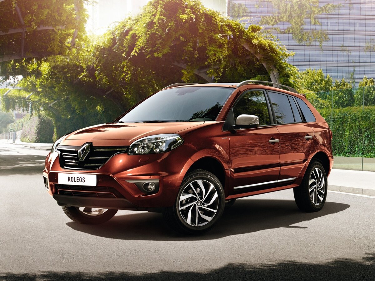 Рено Колеос на стоянке...