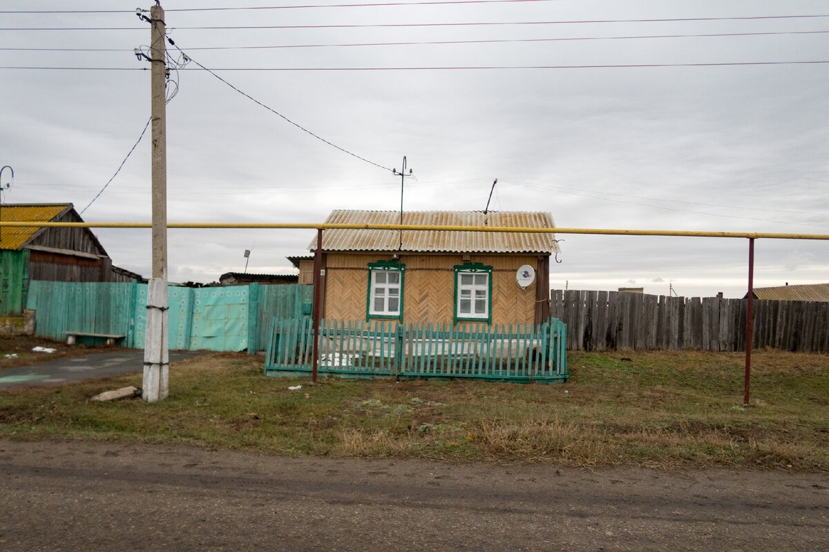 Дома в деревне (Мордвиновка). Действительно ли одни халупы? Как они выглядят?