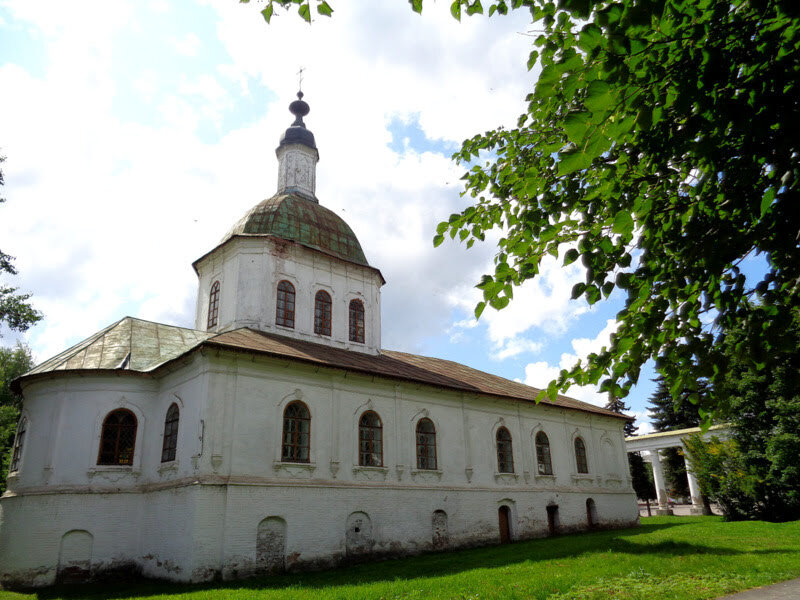 Колокольня 1823 г и Благовещенская церковь (1784 г) поближе.