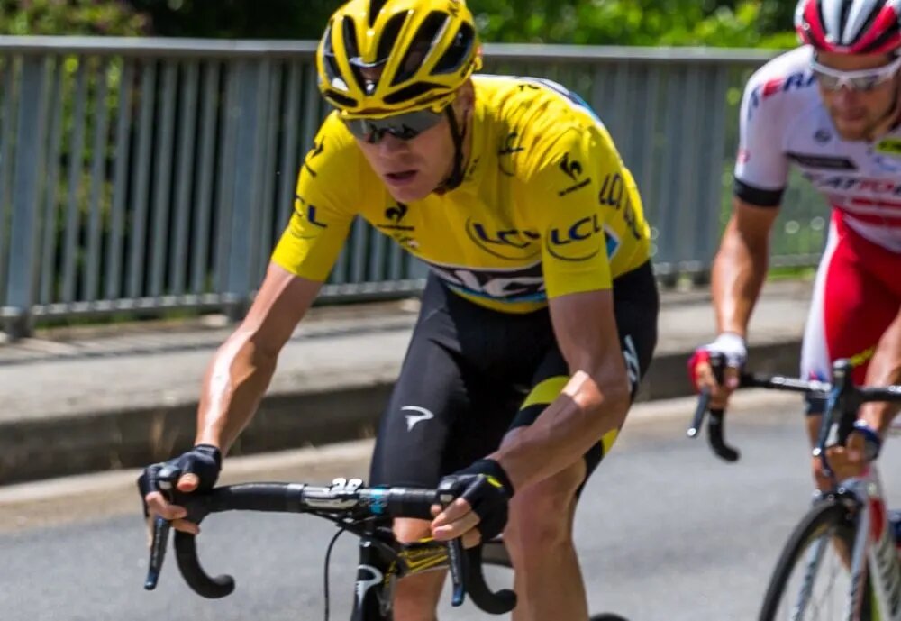 Велосипедист Крис Фрум в действии.