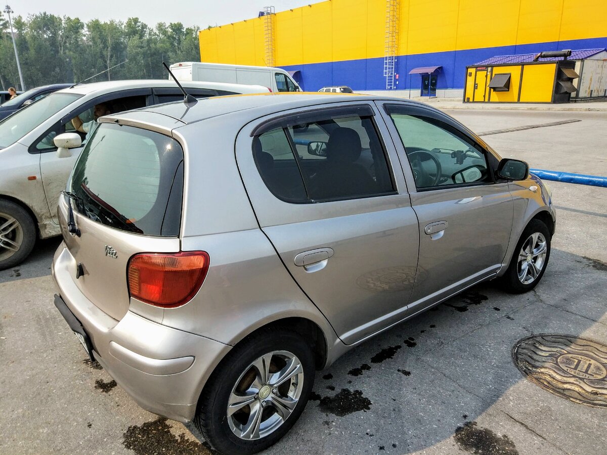 Тойота Витц 1.3 2004 год.