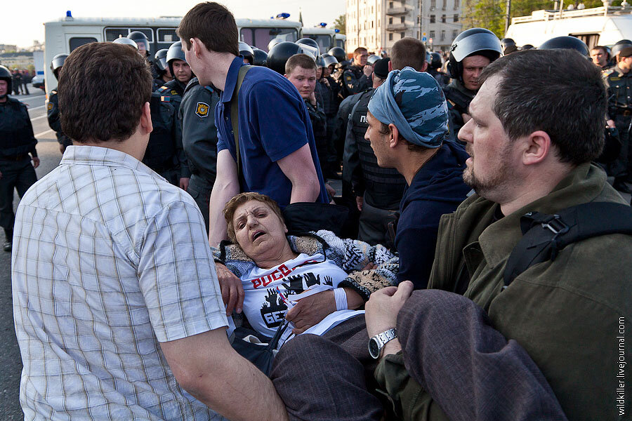 Турана Варжабетьян после избиения ОМОНом