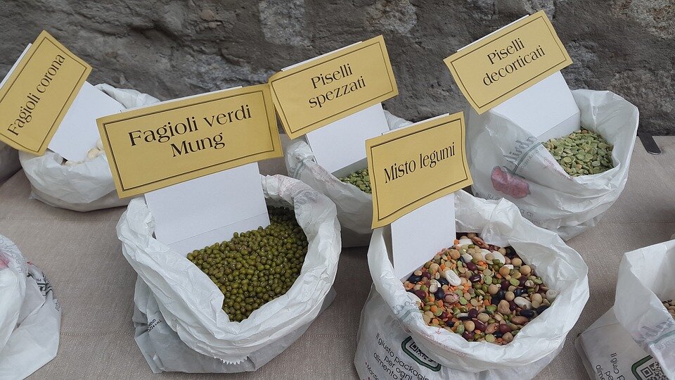 https://cdn.pixabay.com/photo/2016/10/04/16/58/legumes-1714871_960_720.jpg