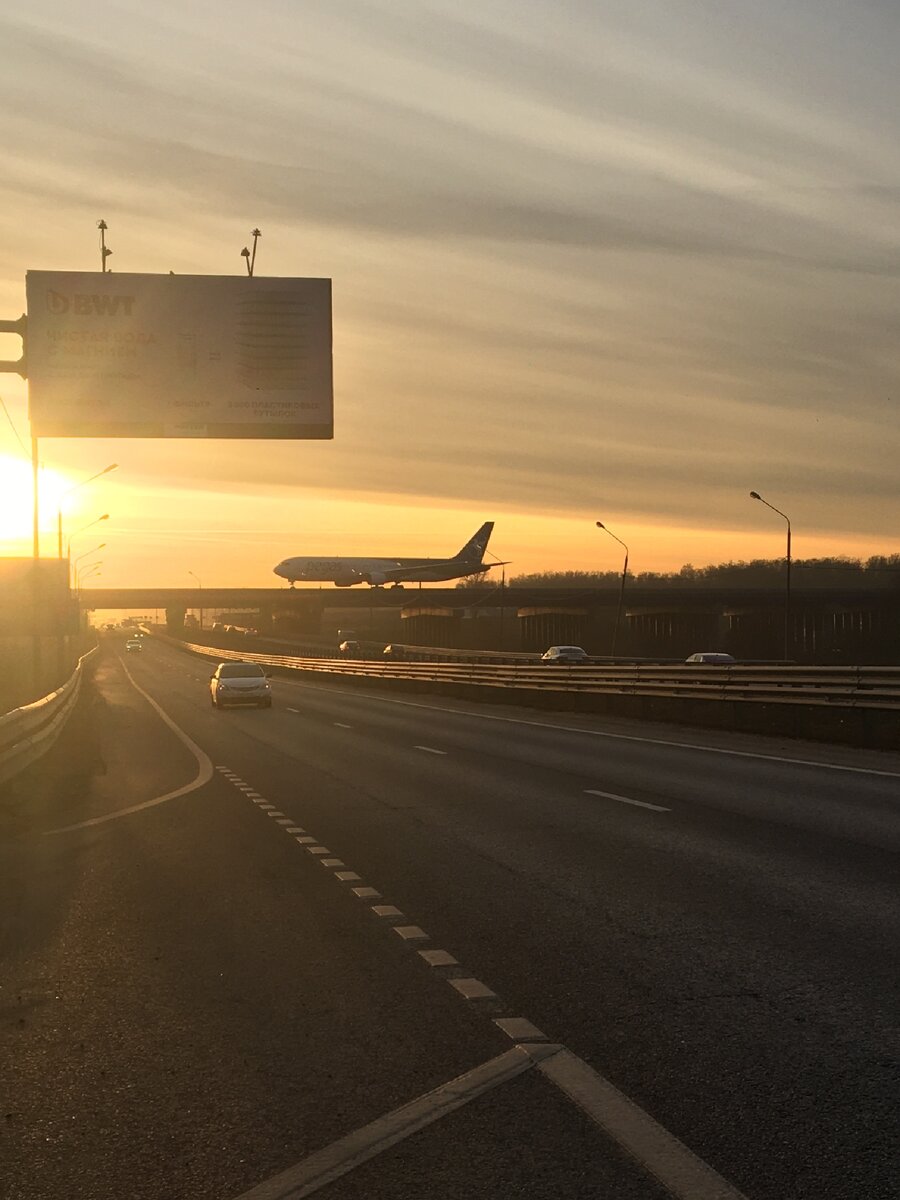 Самолётный мост в Шереметьево. Личное фото. 