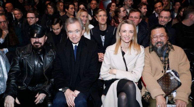 Бернар Арно(второй слева)готов приобрести Милан