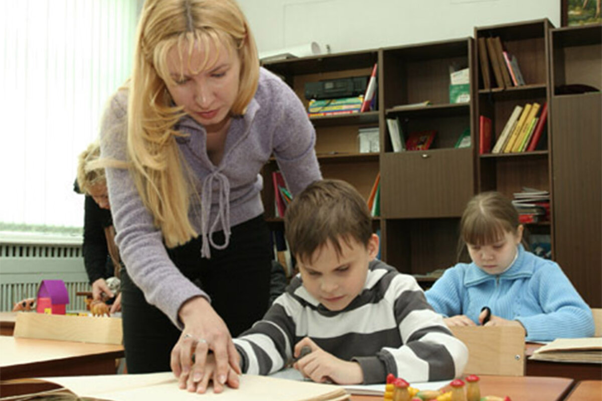 зпр в школе. коррекционная педагогика в началтном образ. дети коррекционной школы. коррекционный педагог. учителя коррекционной школы.