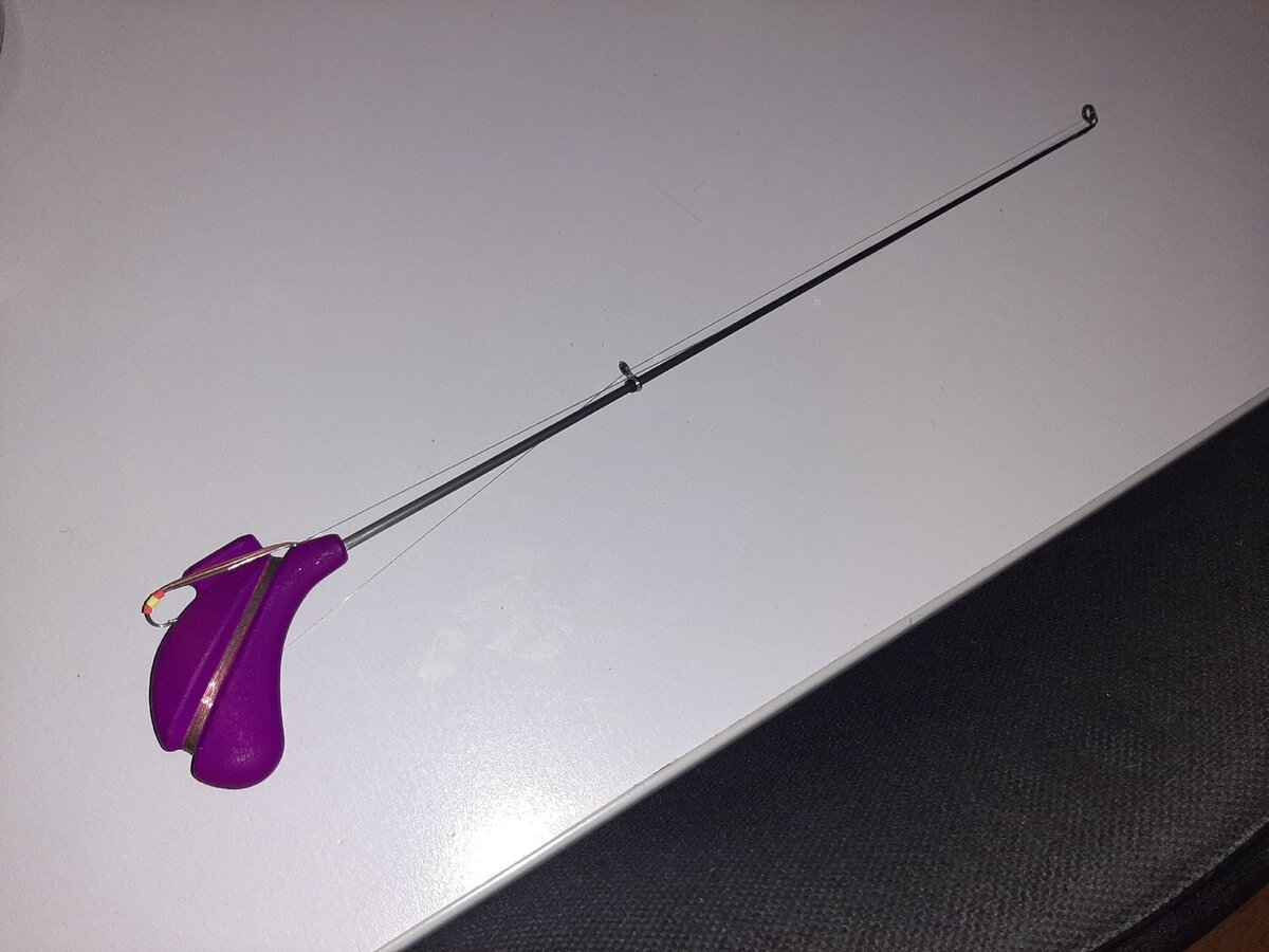 Леска 0.12, блесна 40 мм, одна сторона медная, другая серебристая (олово)