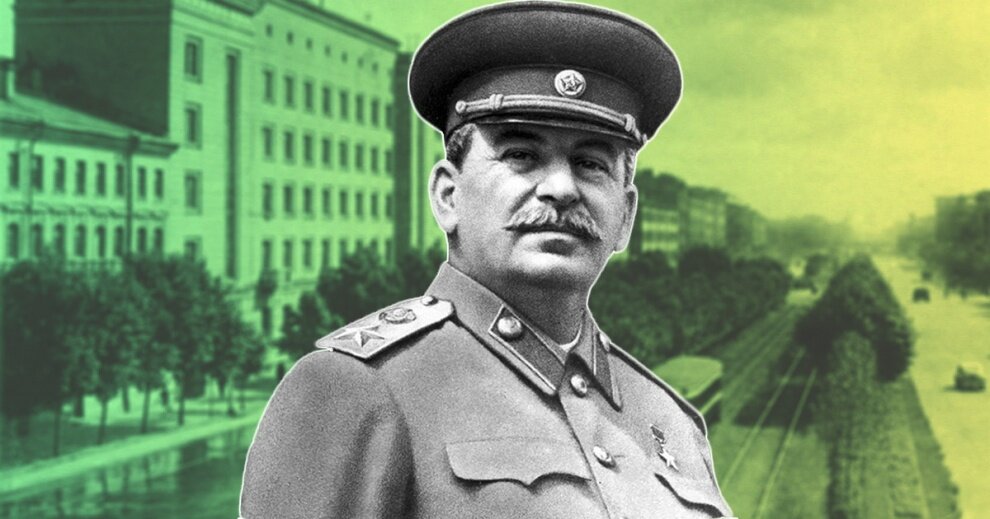 Сталин на фоне Проспект Сталина.(Московский пр). Имя Сталина сняли с проспекта и района в 1956 году.