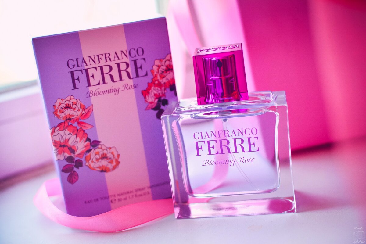 Туалетная вода rose отзывы. Gianfranco Ferre Blooming Rose. Ferre Rose духи. Blooming Rose духи. Женские духи Gianfranco Ferre Blooming Rose.