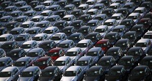 Продажи легковых и легких коммерческих автомобилей снизились почти до 5 млн единиц