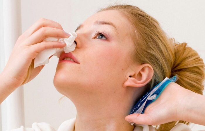 Перекись водорода помогает остановить кровотечение из носа или пальца