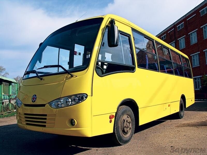 Автобус Real. Как видим, водительская дверь отсутствует. (Фото из журнала "За рулем")