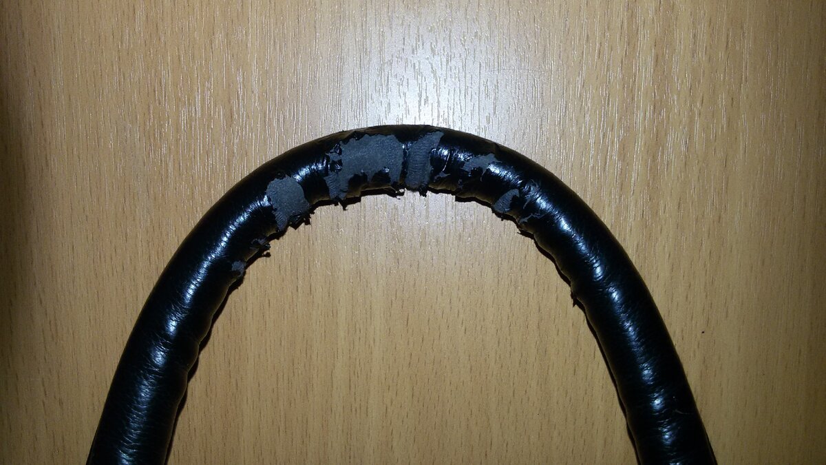 Потрёпанная ручка сумки. Фотография из архива мультимастерской