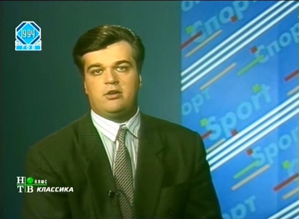 22-летний Василий Уткин ведет "Футбольный клуб", выпуск от 09.09.1994. Скриншот сделан с записи, опубликованной на YouTube.