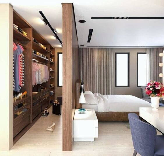 Линейная гардеробная комната.