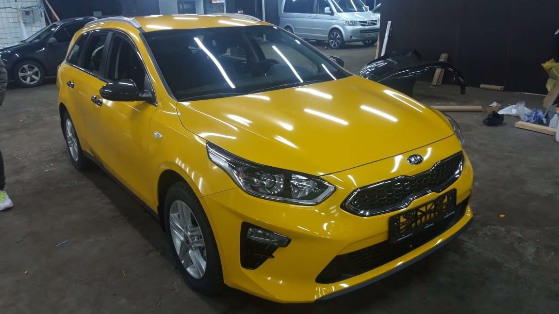 Машина Киа Сид. Здесь ещё не нанесли брендирование