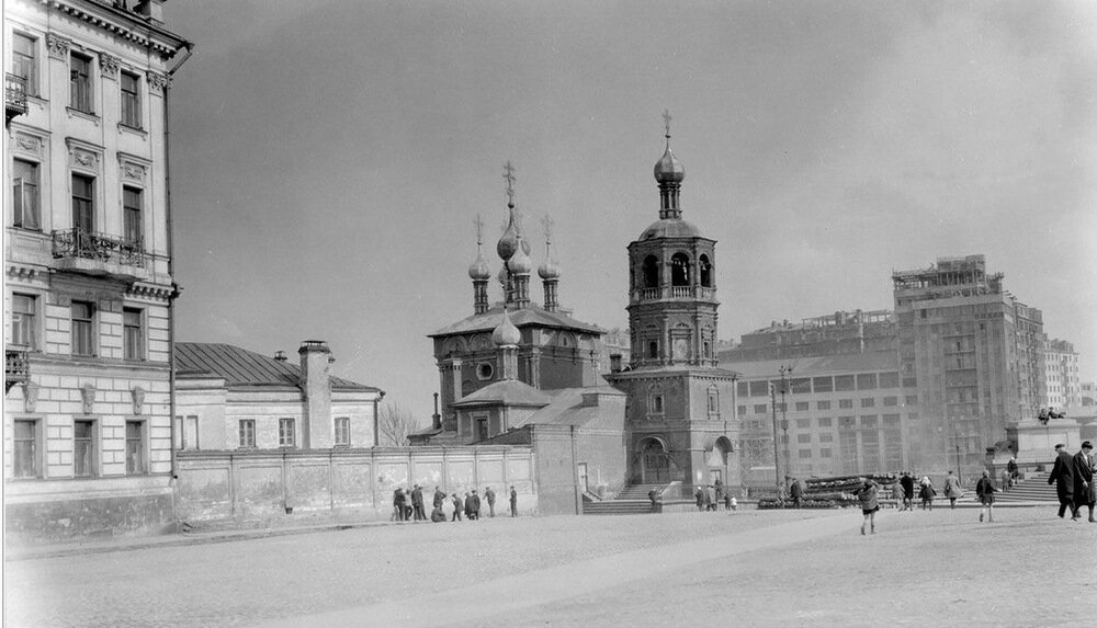 Церковь на Смоленской метро