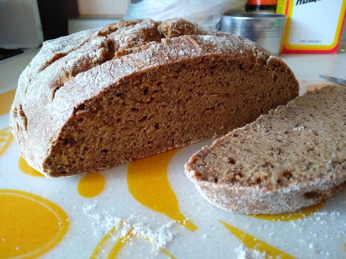 Хлеб дома простой рецепт. Ржаной хлеб домашний. Черный хлеб на закваске. Домашний ржаной хлеб в духовке. Домашний хлеб из ржаной муки в духовке.