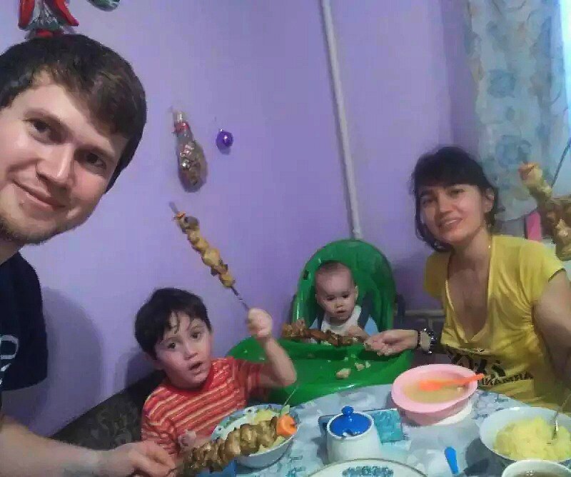 Вот так мы проводим время дома. Балуем себя домашним шашлычком🍢