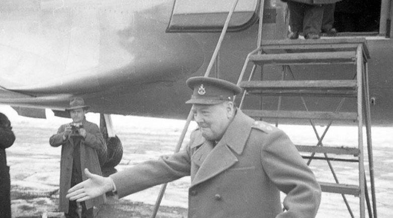 Конференцию формально вел Рузвельт. Однако в ту пору бойцы Красной армии уже подбирались к Берлину — до столицы Германии нашим солдатам оставалось каки-то 50 километров. Естественно, позиции Сталина на переговорах были гораздо сильнее. Фактически, от его слова зависел весь исход дела.

