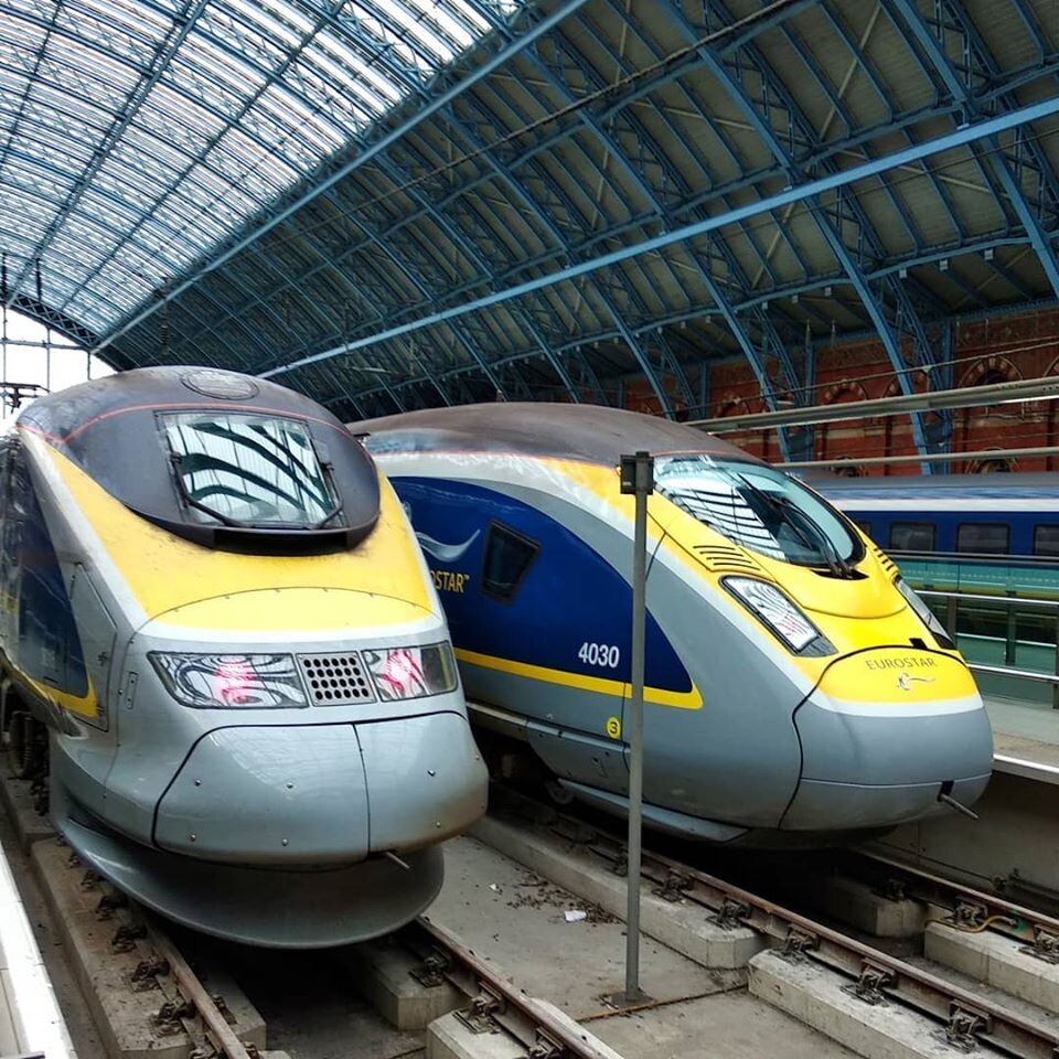 Поезда Евростар в Лондоне на вокзале St Pancras