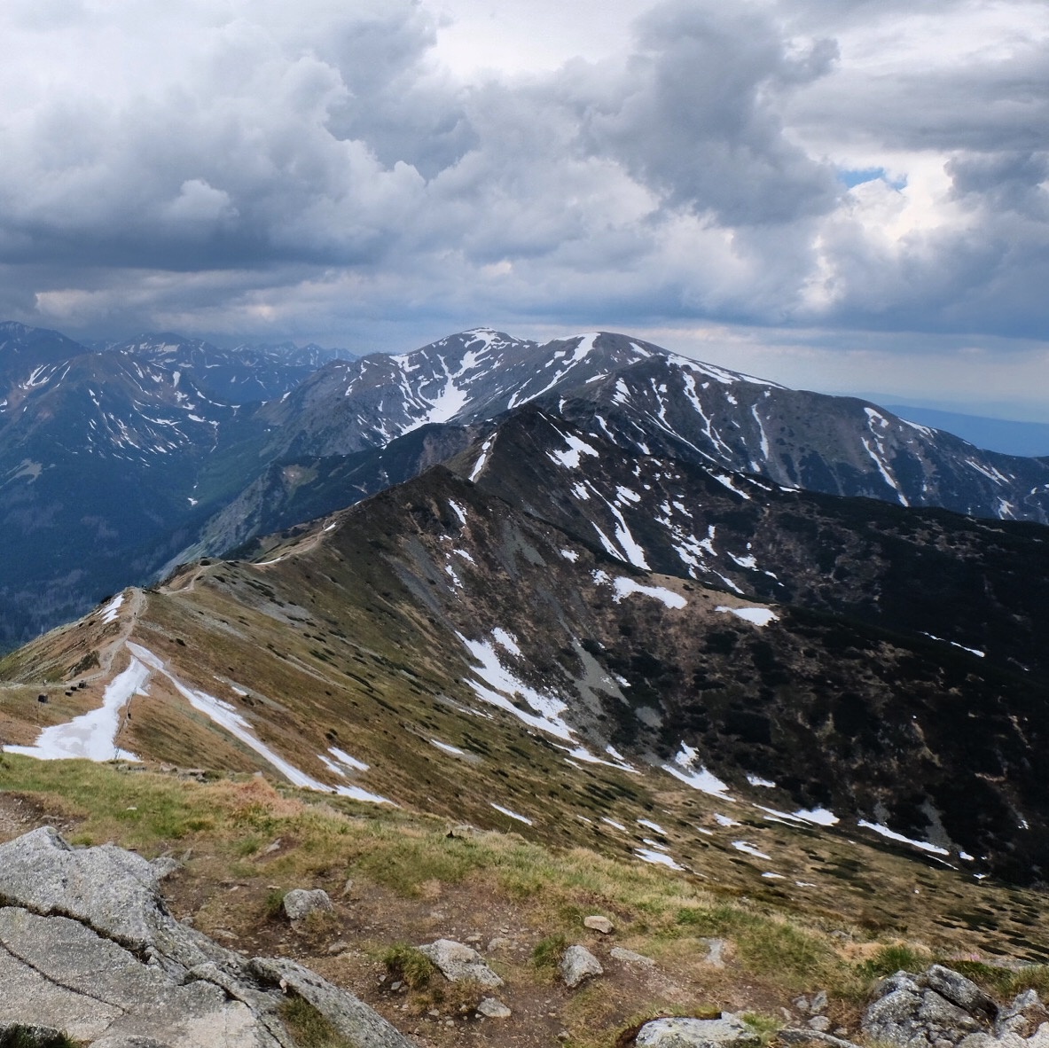 На обзорной площадке горы Каспаров верх