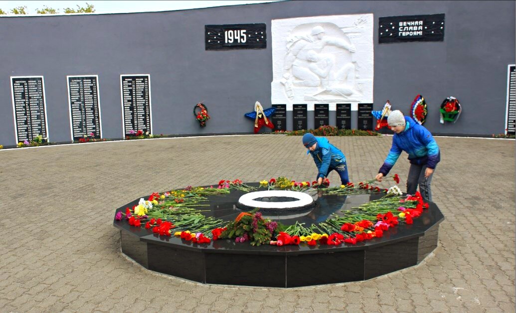 Русское (Гермау) мемориальный комплекс советским воинам на братской могиле