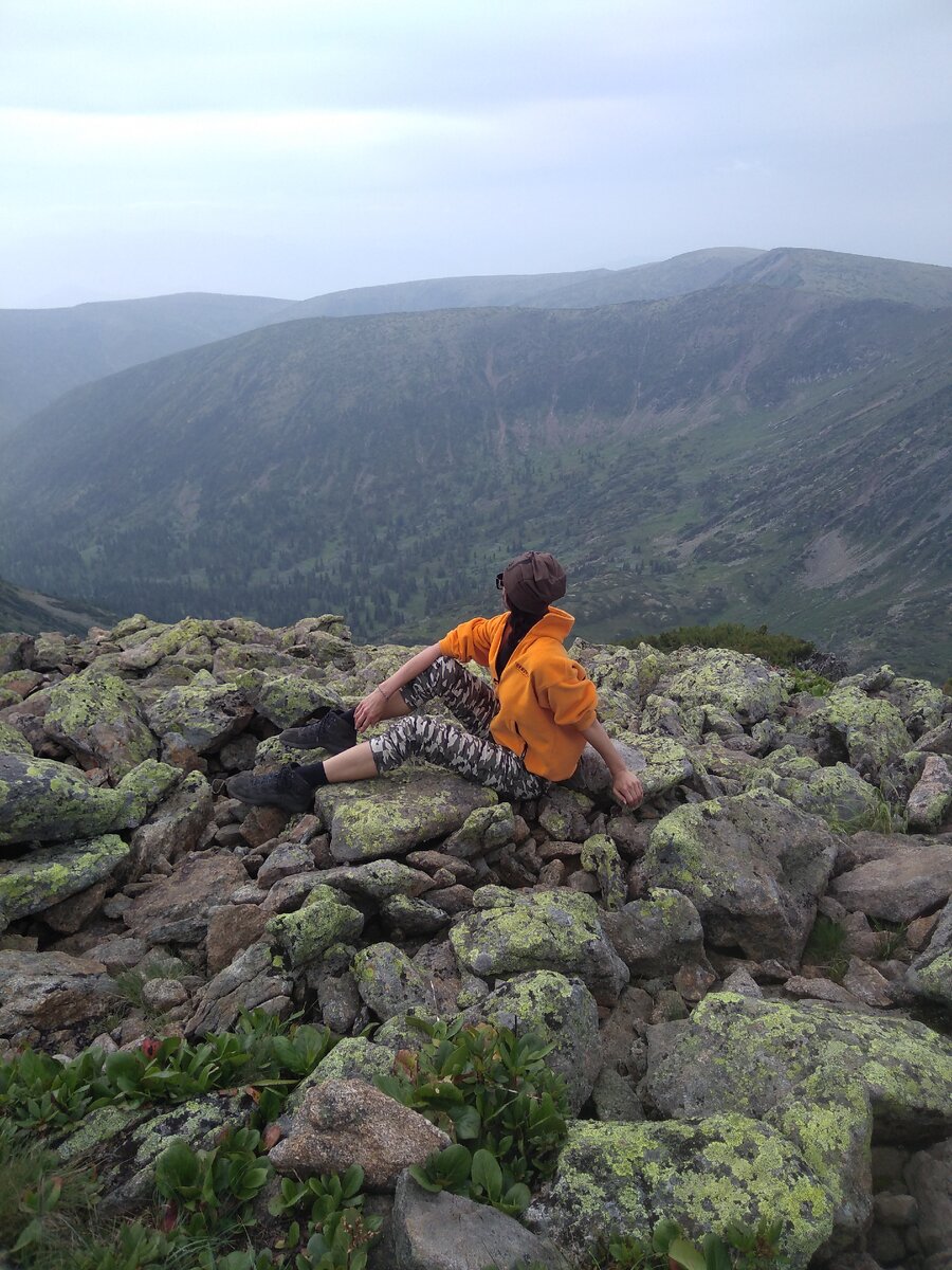 Недалеко от пика Черского.