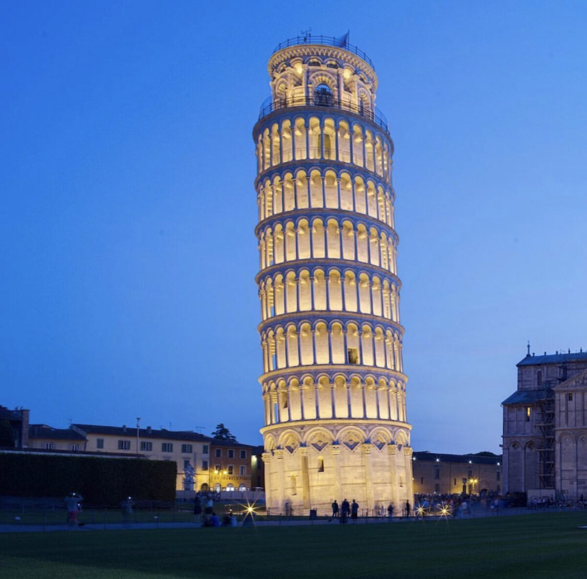 Архитектурное освещение Пизанской башни, выполненное компанией Targetti