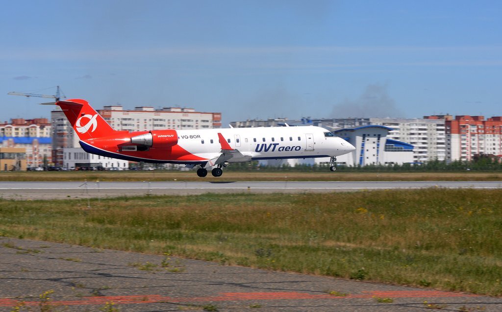 Ювт авиакомпания. Джет 200 ЮВТ Аэро. Bombardier crj200 ЮВТ Аэро. Canadair CRJ 200 ЮВТ Аэро. ЮВТ Аэро Казань.