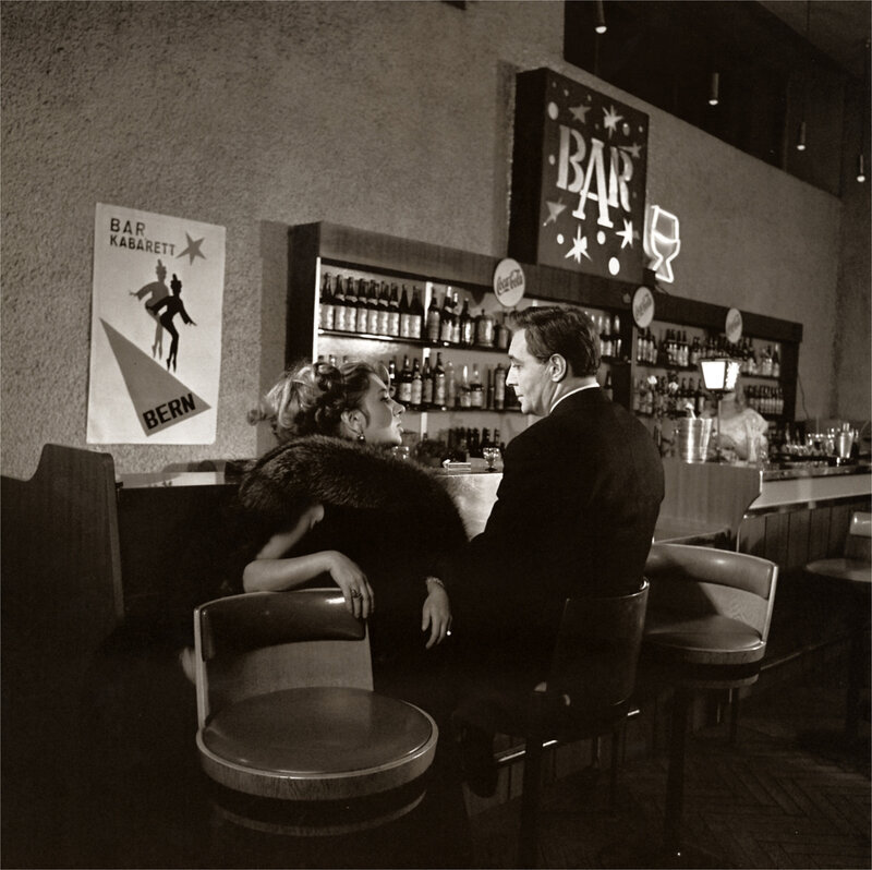 Кадр из фильма 17 мгновений весны. девушка - математик с мертвой лисой на шее удивительно похожа на Сару Джесику Паркер