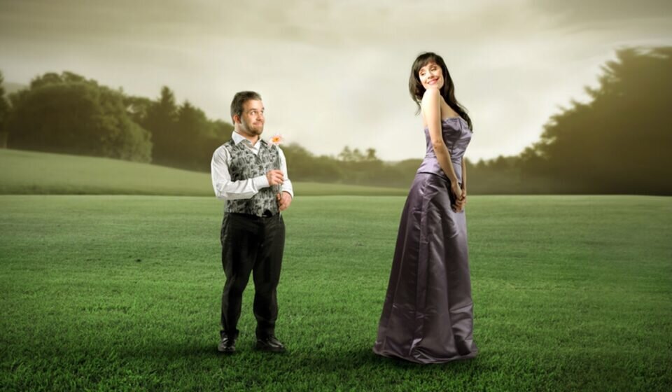 Если парень меньше девушки. Высокий мужчина. Джейсон стэтхэм и его жена. Tall karlie kloss. Если парень меньше девушки.