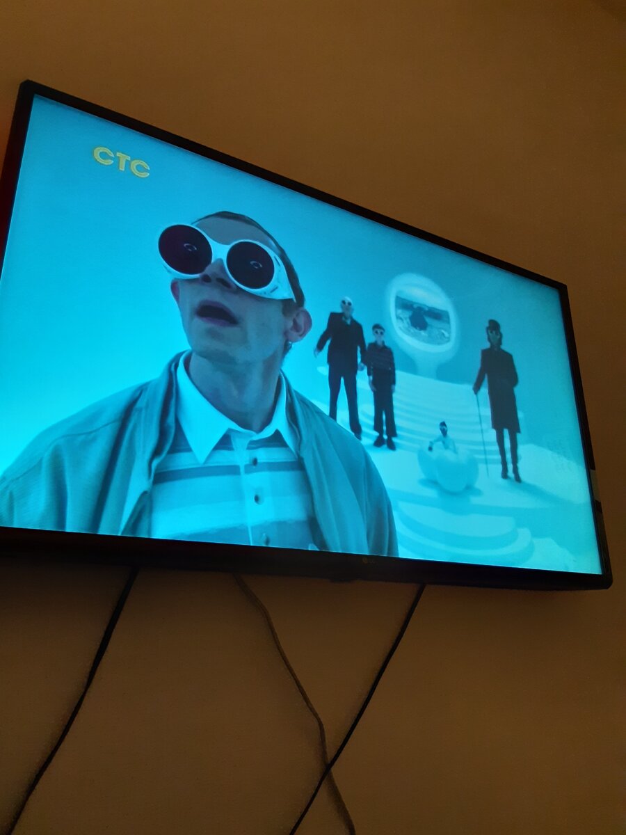 С открытым ртом и в очках 3Д