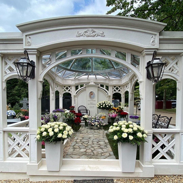 Третья часть виртуальной экскурсии по некрополю Троекурово, где похоронены многие знаменитые советские и российские актеры, радовавшие нас своей замечательной игрой в кино и на сцене.-9