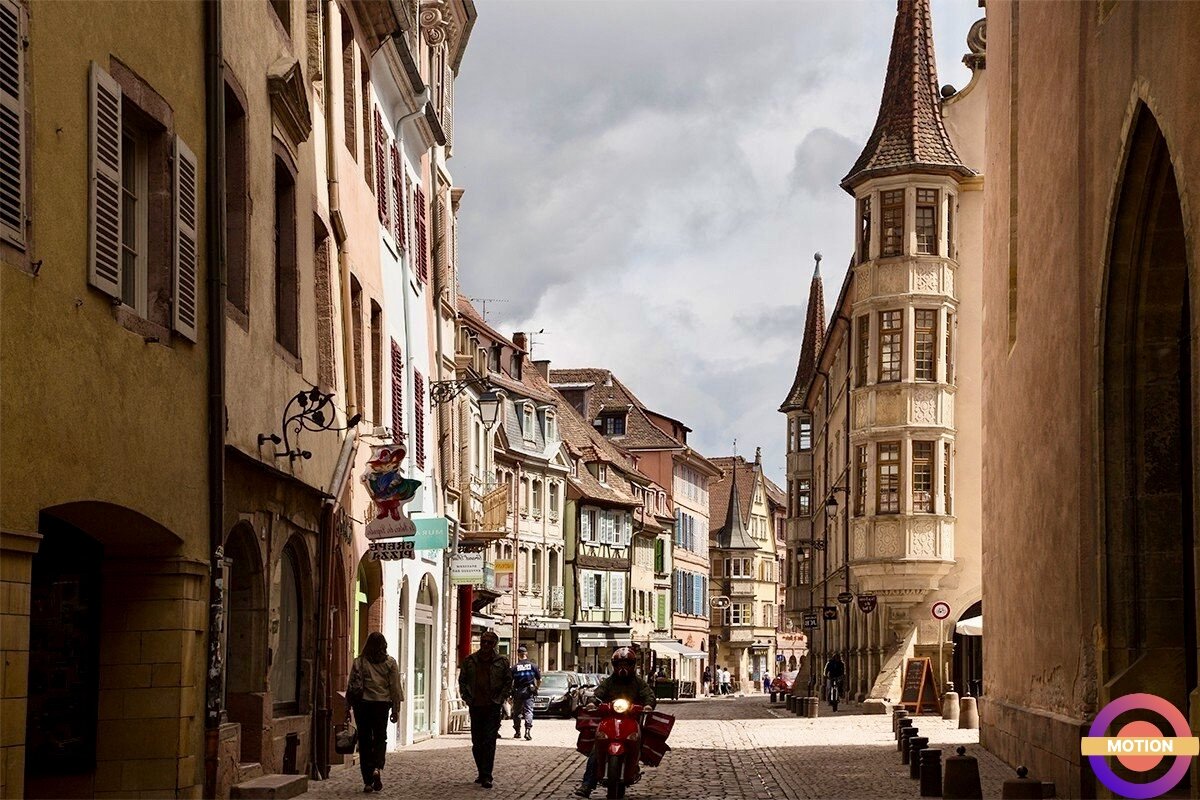 Маленькие европейские города. Город Таланс Франция. Франция старый город. Старинные улочки Франции. Ламбеск город Франция