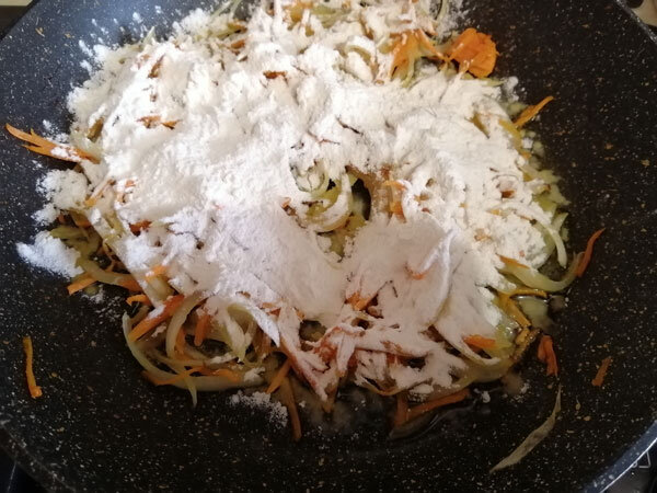 Добавить муку