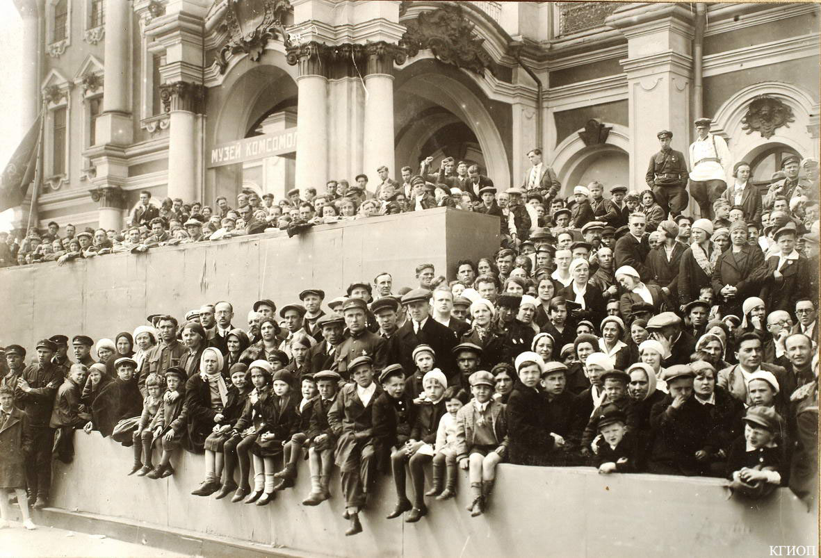 1933 год. Парад физкультурников 1933. Парад физкультурников Ленинград. Парада физкультурников в Ленинграде в 1932 году. Сталин в Петергофе в 1933