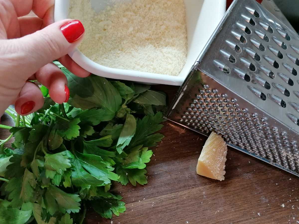 Обратите внимание на какой тёрке я натерла сыр