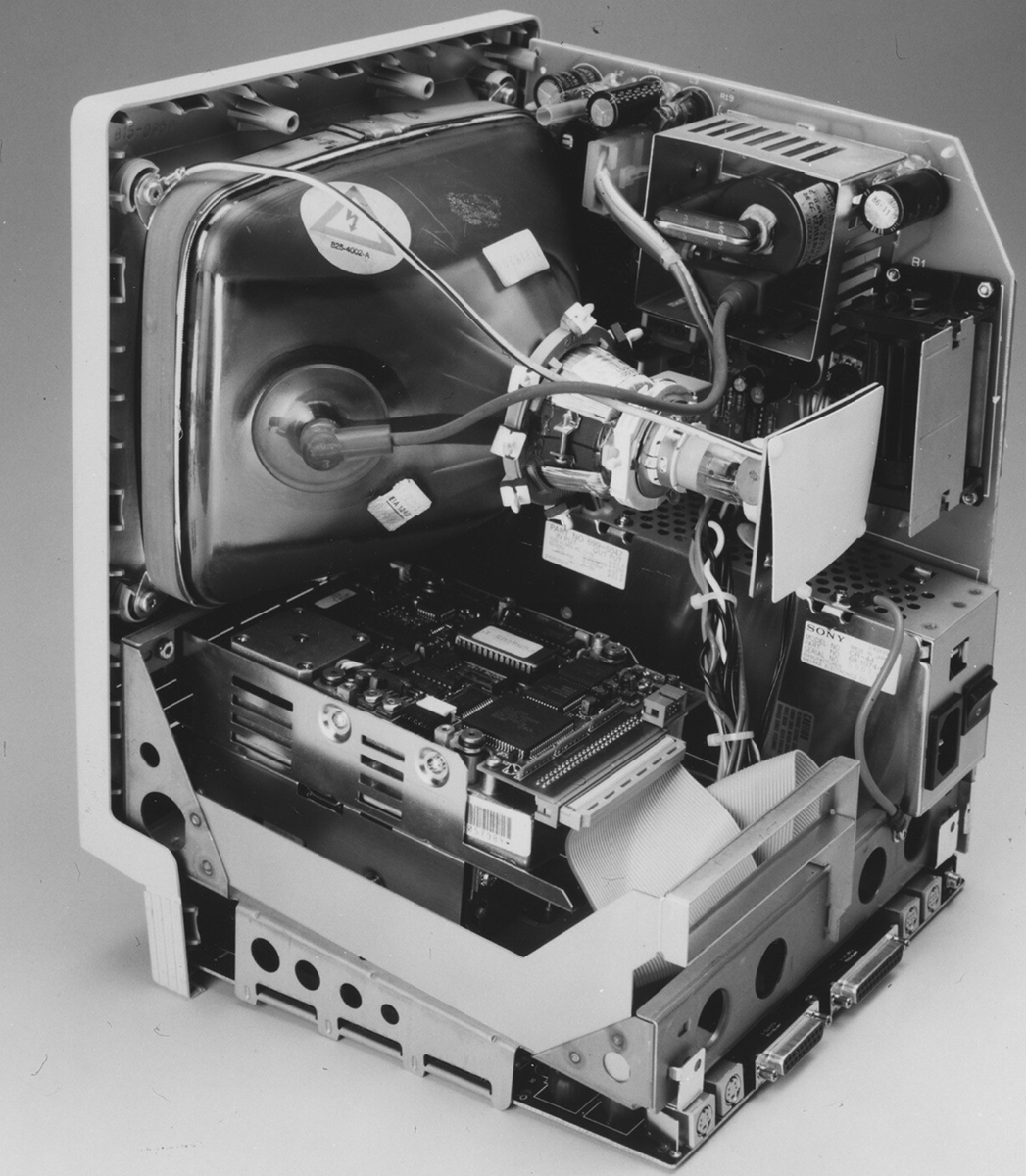 Внутренности компьютера Apple Macintosh с процессором Motorola 68K 