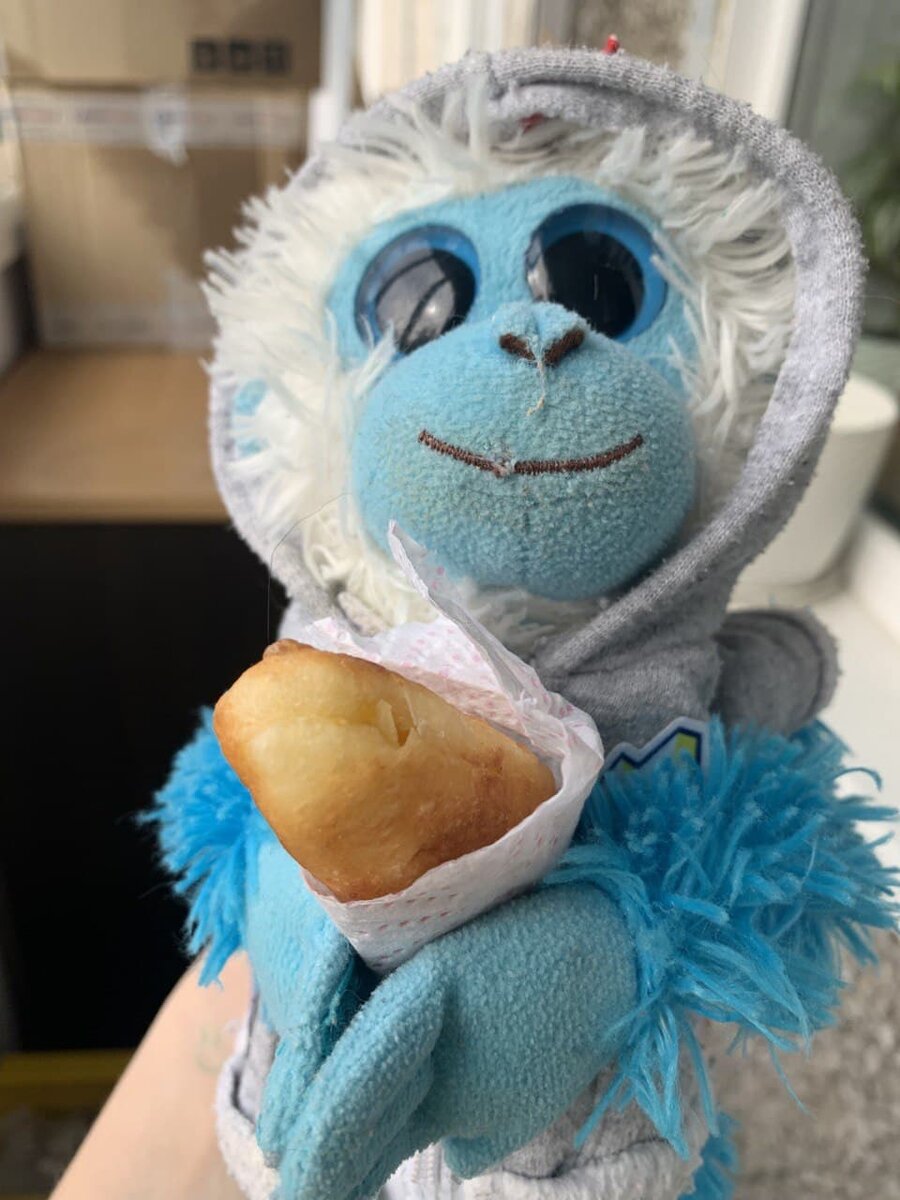 Дети сделали пирожок для обезьянки)) Ну и фото тоже дети сделали, нашла у себя в телефоне)))