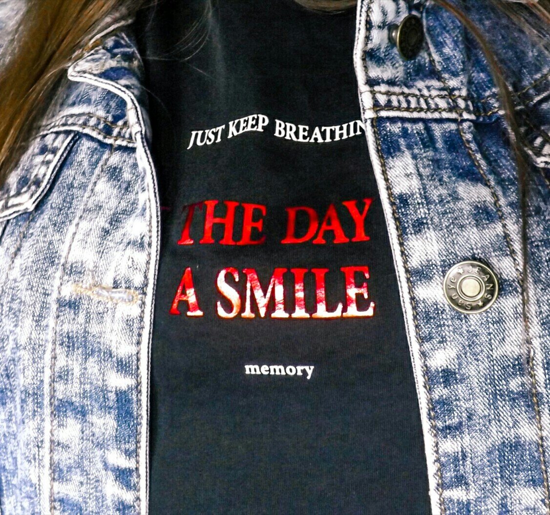 Улыбайтесь, даже если грустно.