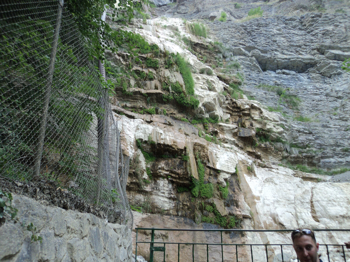 Пересохший водопад Учан-Су. Листайте вправо (фото из личного архива автора)