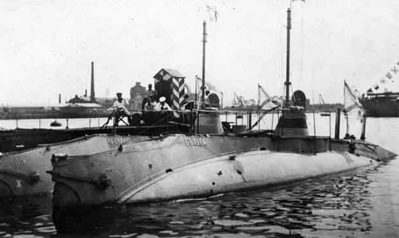 Подводые лодки "Пескарь" и "Белуга" в Либаве